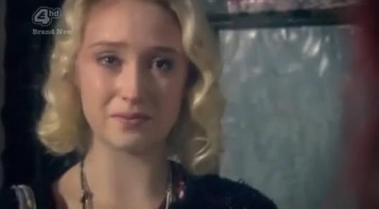 Skins_Finale_Naomi_Emily_4